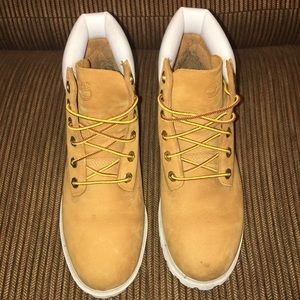 Timberlands sz 9 women’s, sz 7 men’s